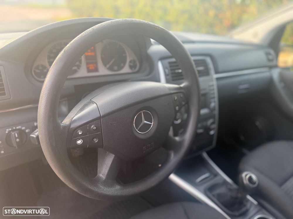Mercedes-Benz B 180 CDi - 12