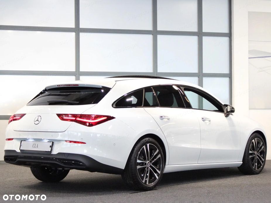 Mercedes-Benz CLA 180 Progressive 7G-DCT - 4