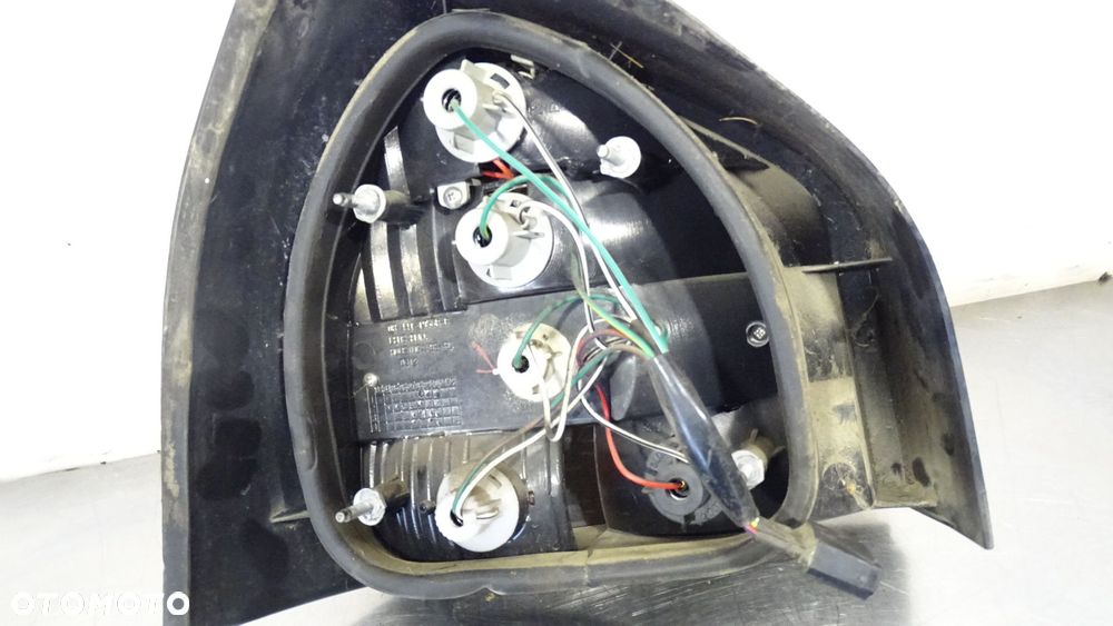 LAMPA LEWA PRAWA TYLNA AUDI A3 8L 1.8 - 13