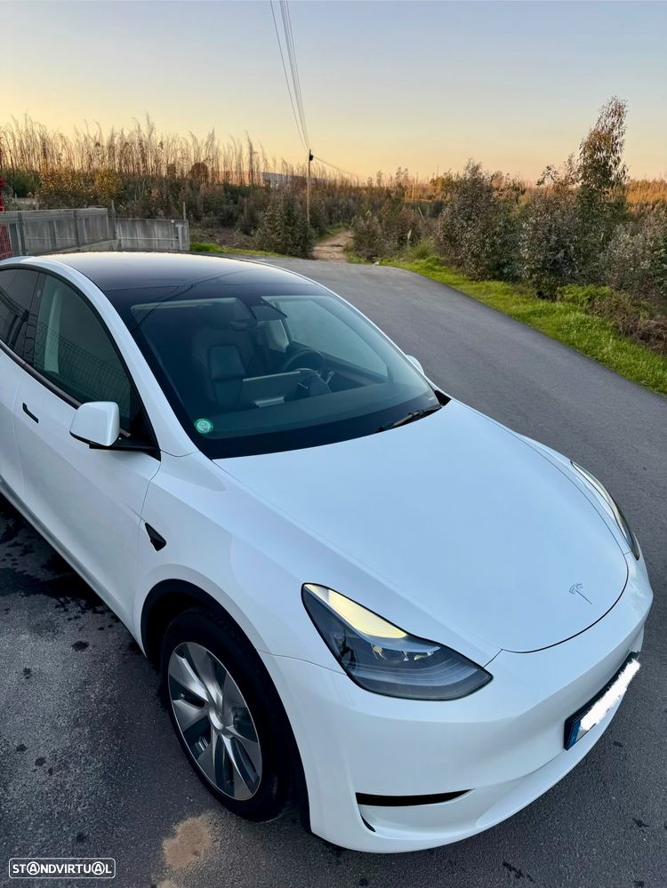 Tesla Model Y - 2