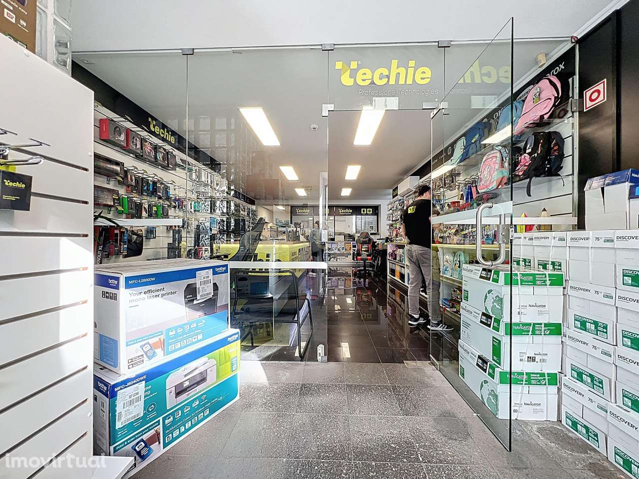 Loja no centro da Ribeira Grande com Rendimento Garantido! - Grande imagem: 3/16