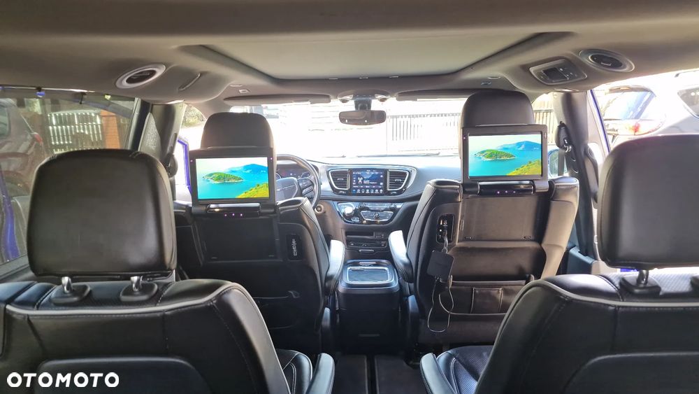 Chrysler Pacifica - 31