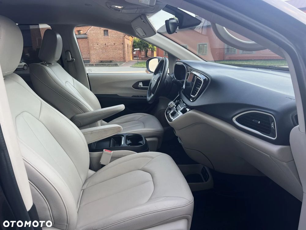 Chrysler Pacifica - 13