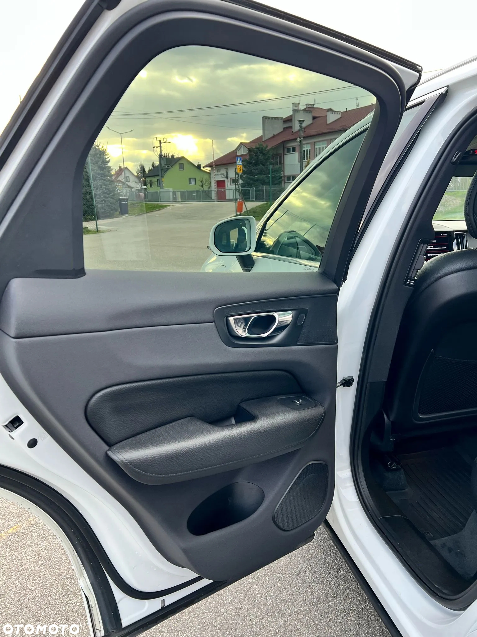 Volvo XC 60 T6 AWD Plug-In Hybrid Inscription - 24