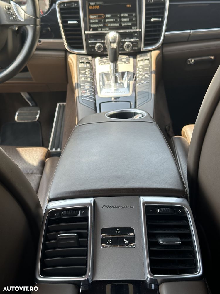 Porsche Panamera - 17
