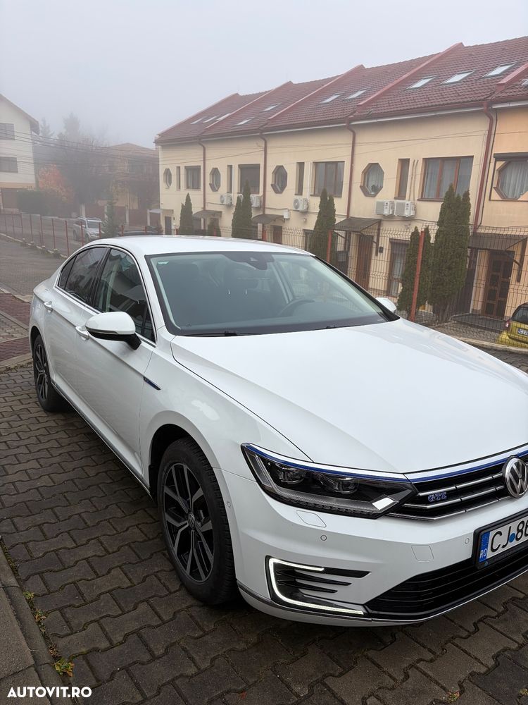 Volkswagen Passat - 4