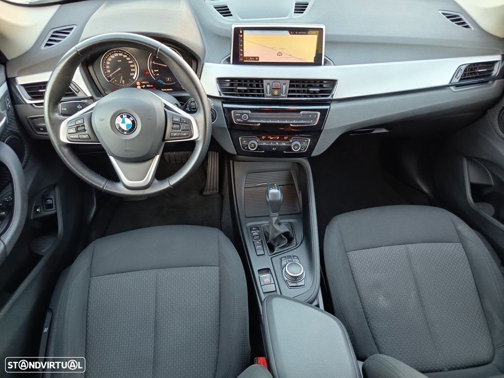 BMW X1 25 e xDrive Corporate Edition - 12