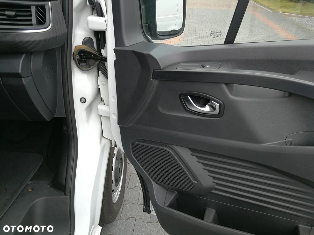 Renault Trafic - 11