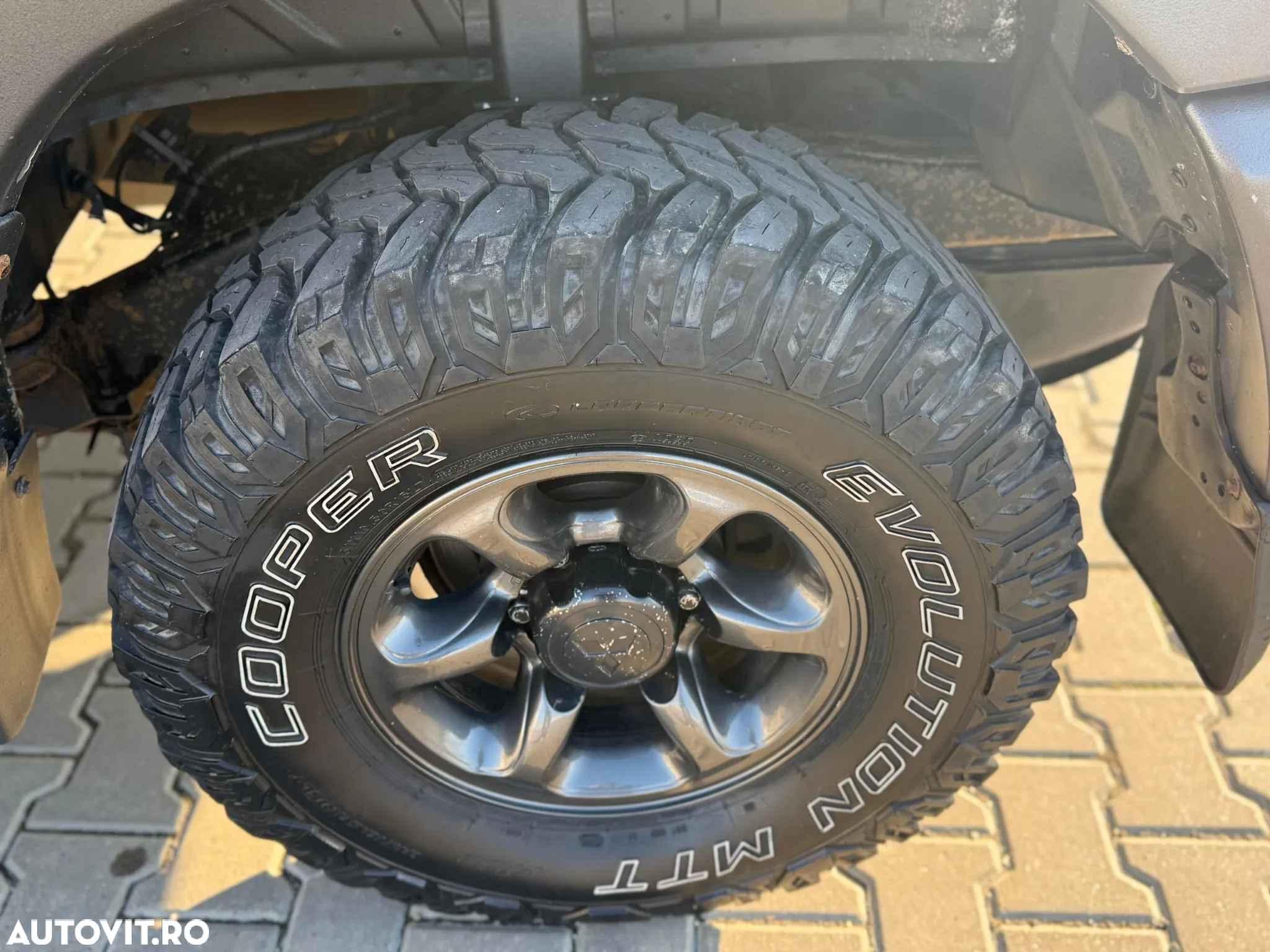 Mitsubishi Pajero - 17