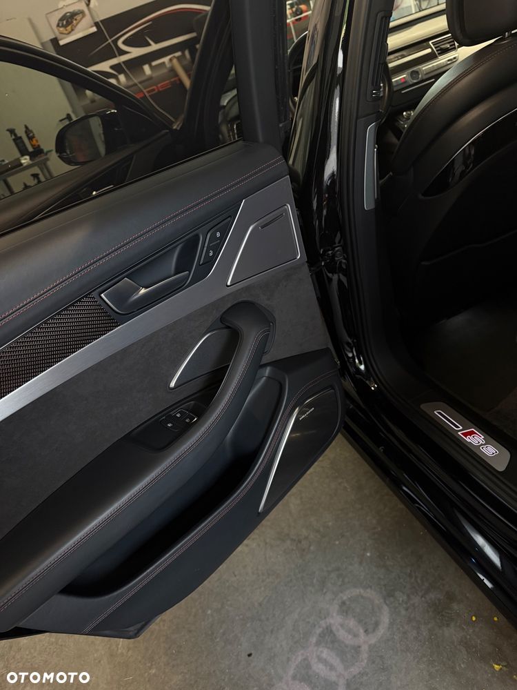 Audi S8 - 10