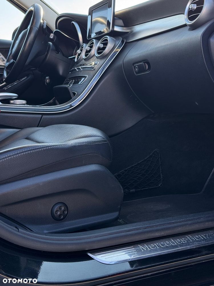 Mercedes-Benz Klasa C 300 7G-TRONIC AMG Line - 19