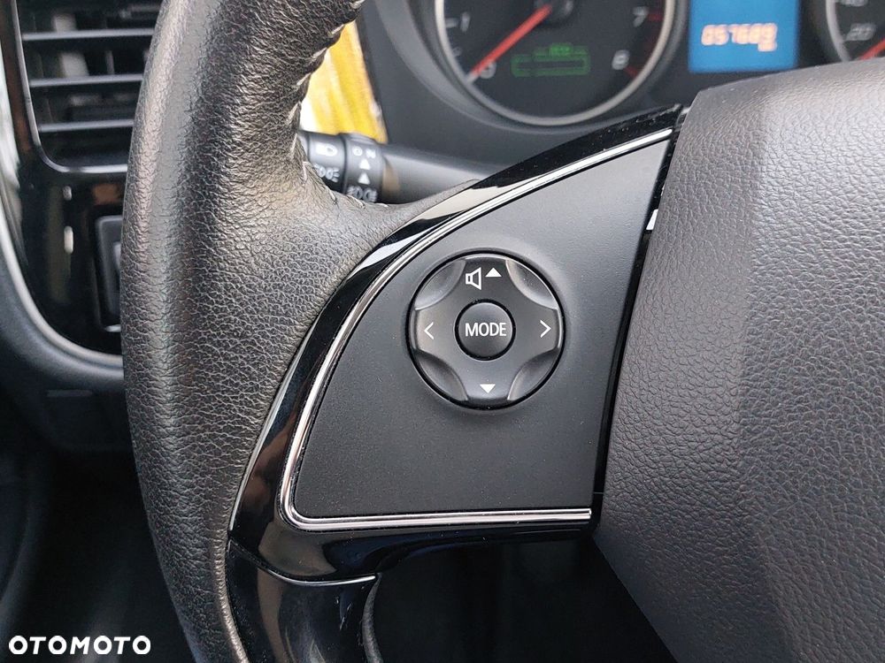 Mitsubishi Outlander 2.0 Invite + 2WD - 22