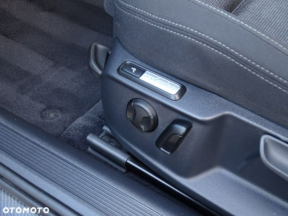 Volkswagen Passat - 14
