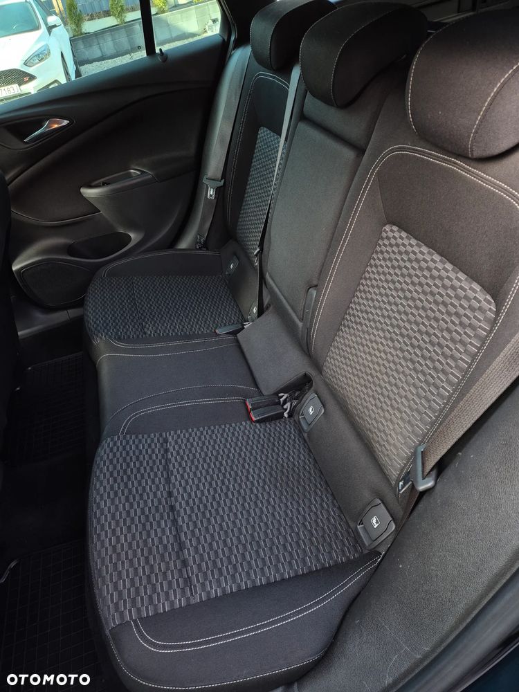 Opel Astra 1.6 D (CDTI) Start/Stop Dynamic - 12