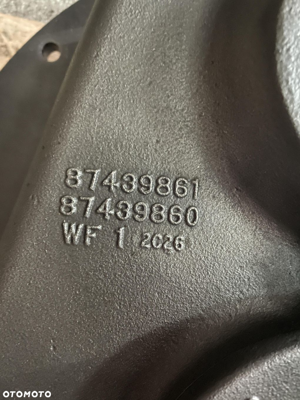 New Holland T8 Case Magnum - element nośny 87439890 - 3