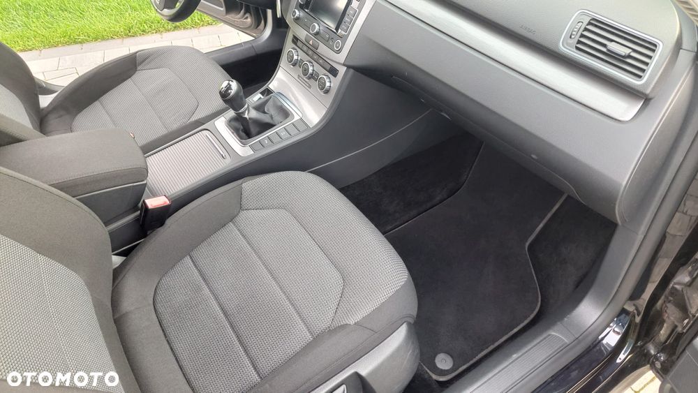Volkswagen Passat - 19