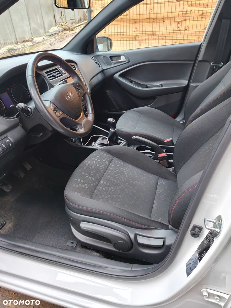 Hyundai i20 1.2 Comfort - 20