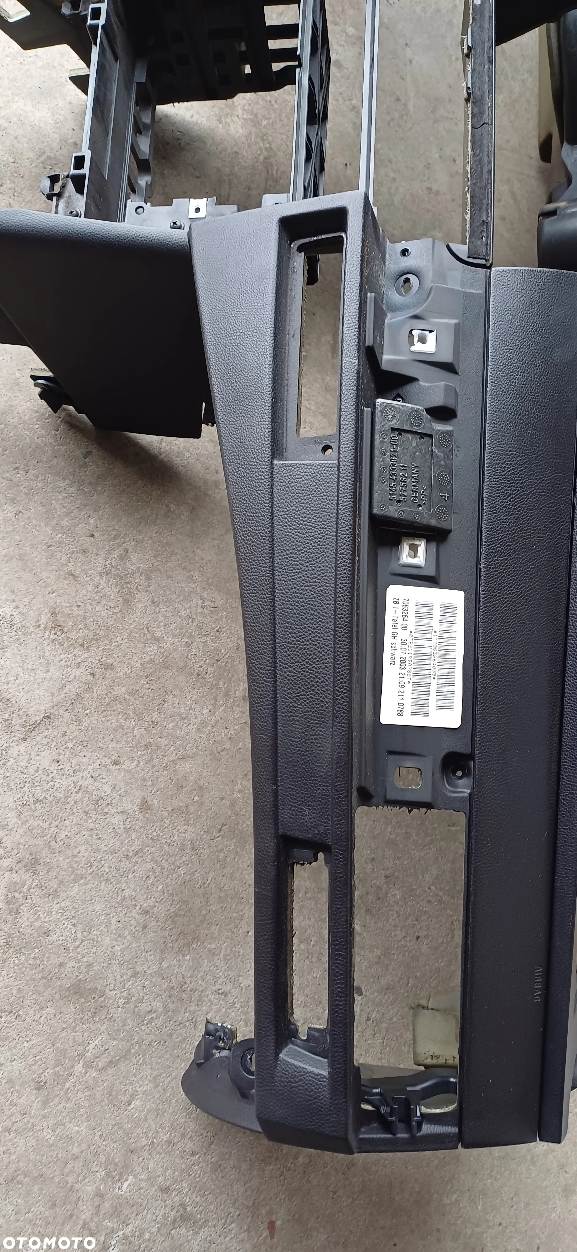 Deska rozdzielcza BMW E60 E61 kubki kluczyk EUROPA - 3