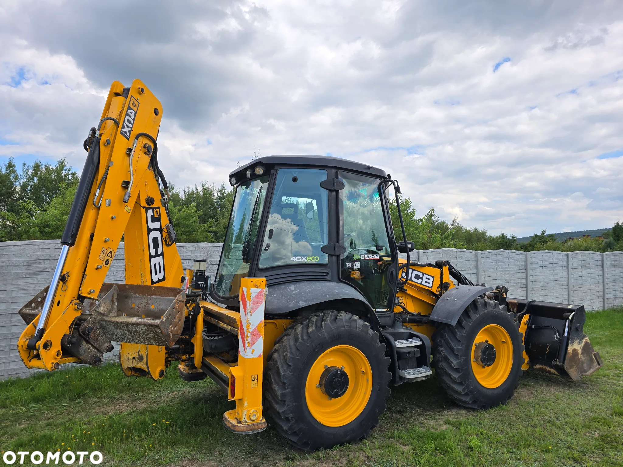 JCB - 12