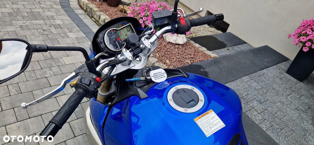 Suzuki GSR - 9