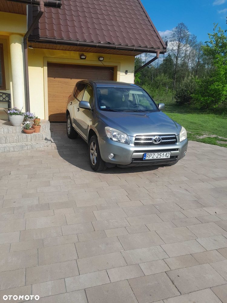 Toyota RAV4 - 1
