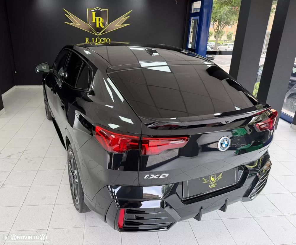 BMW iX2 eDrive20 Pack Desportivo M - 14