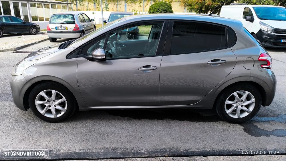 Peugeot 208 1.4 HDi SE Style - 31