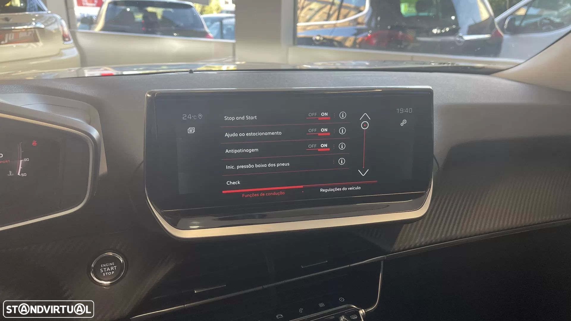 Peugeot 2008 1.2 PureTech Allure EAT8 - 31