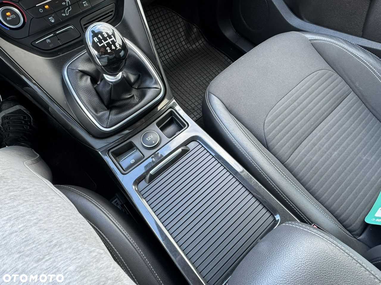 Ford Kuga - 26