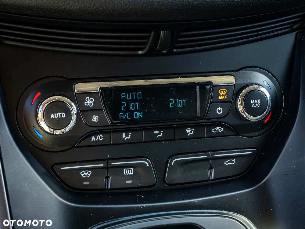 Ford Kuga 1.6 EcoBoost 4WD Titanium - 24