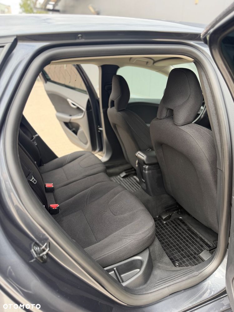 Volvo V40 T3 Momentum - 39
