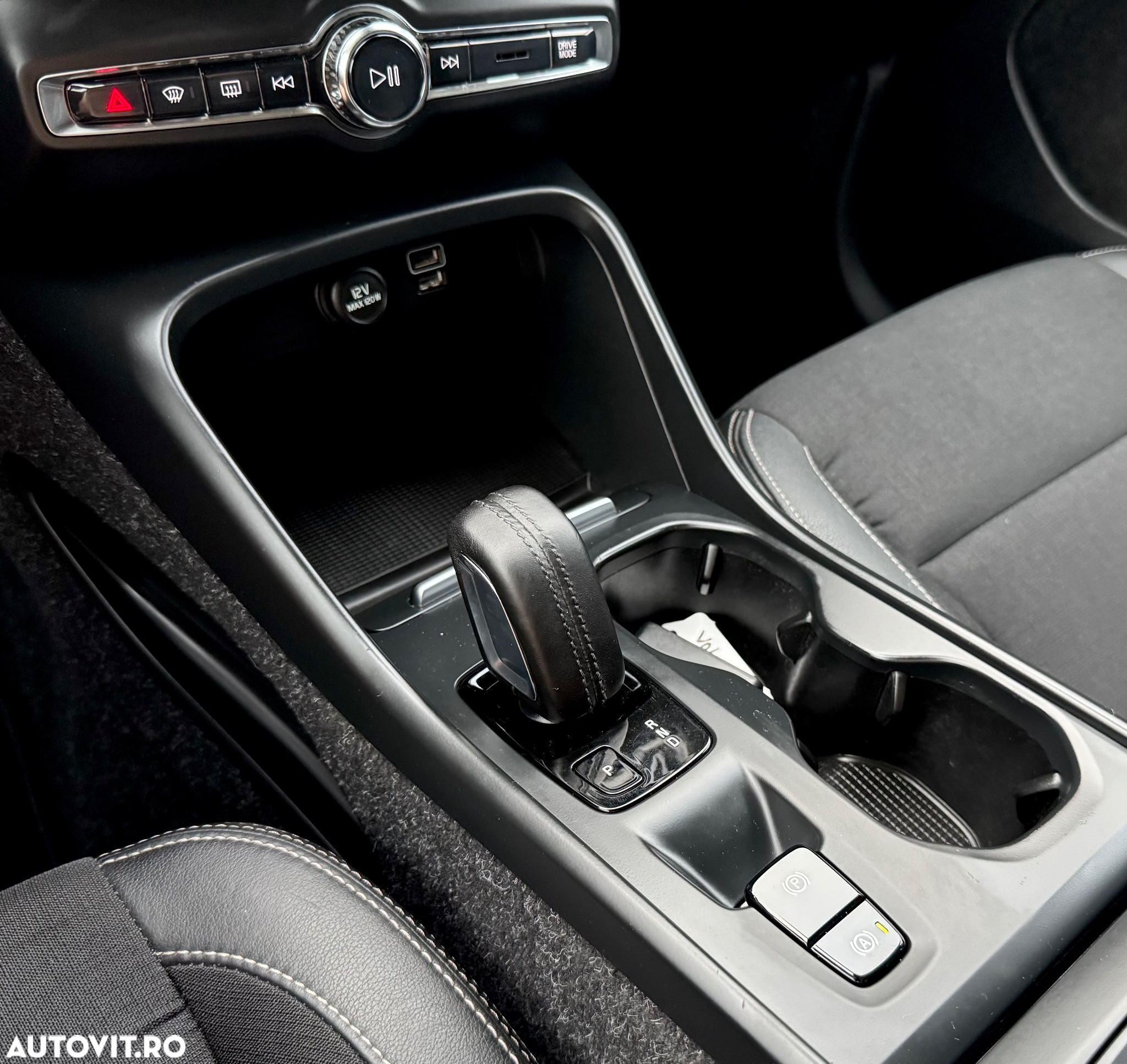 Volvo XC 40 D3 AWD Geartronic Momentum - 14