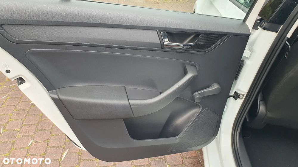 Skoda RAPID 1.0 TSI Style - 11