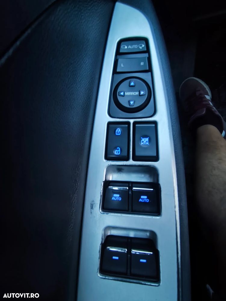 Hyundai Tucson 2.0 CRDI 4WD 8AT Premium - 9