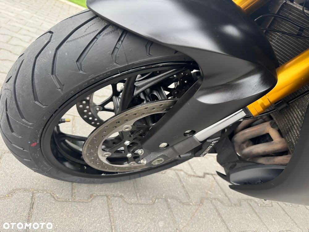 Suzuki GSX 1000 - 29