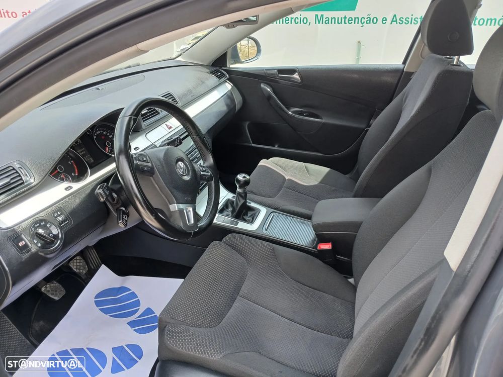 VW Passat 1.6 TDI BlueMotion Comfortline - 16
