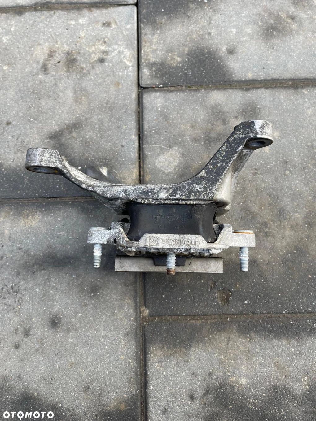 AUDI A4 B9 LIFT ŁAPA PODUSZKA SKRZYNI BIEGÓW 8W0399156 - 1