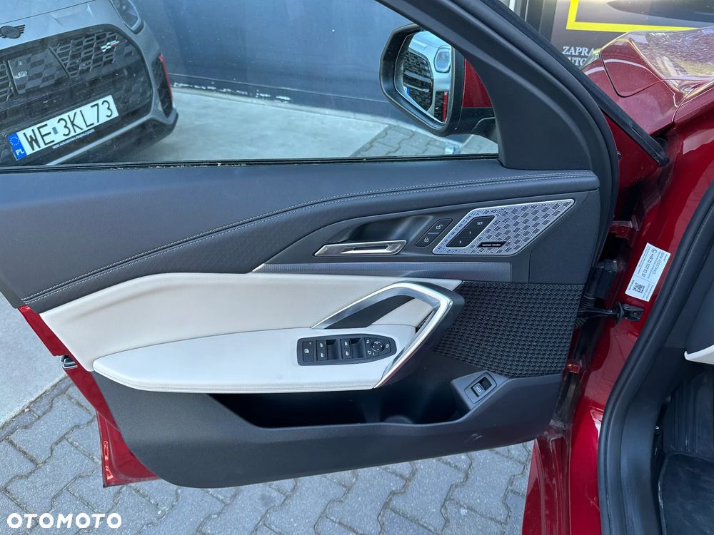 BMW iX2 eDrive20 66.5kWh M Sport - 13