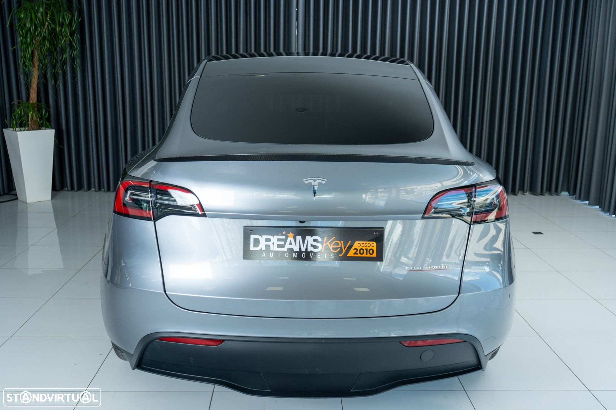 Tesla Model Y Performance Dual Motor AWD - 9