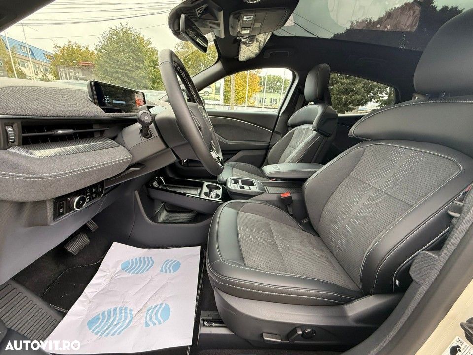 Ford Mustang Mach-E - 24