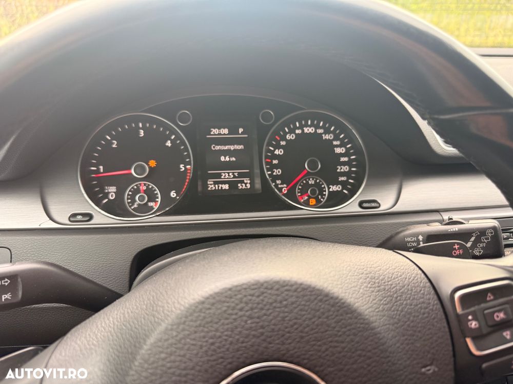 Volkswagen Passat 2.0 TDI DSG Highline - 12