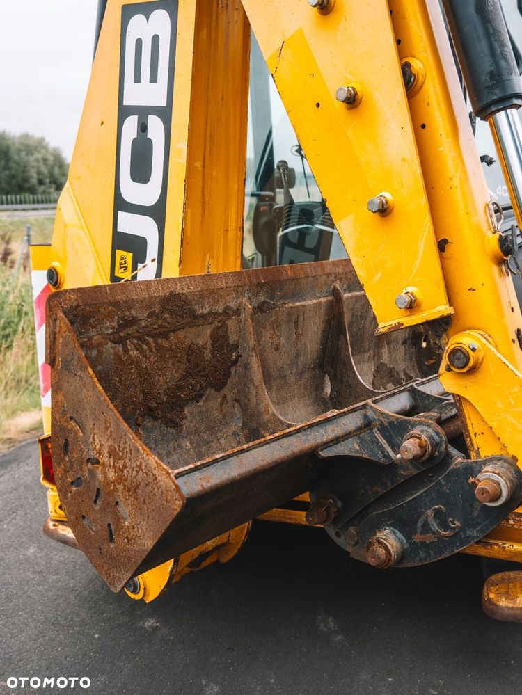 JCB 4CX - 12