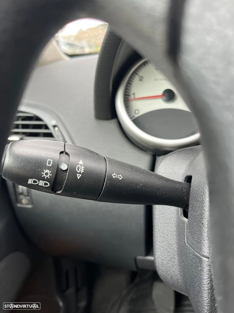 Peugeot 207 1.4 16V Premium - 10