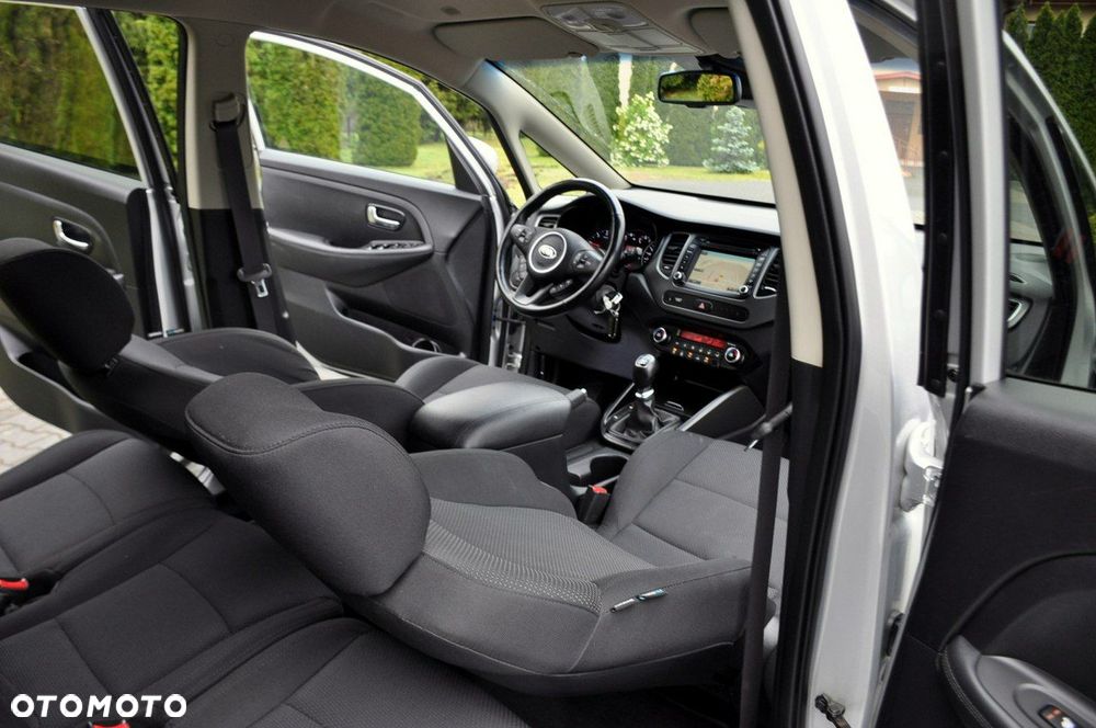Kia Carens - 24