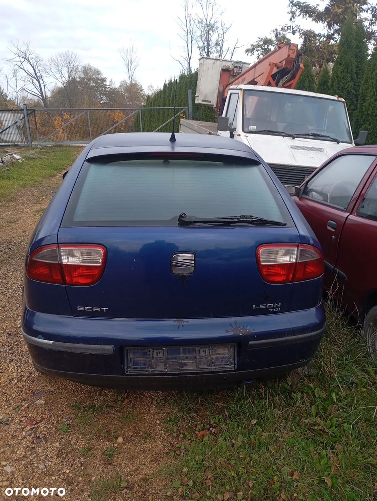 Lampy tył zewnętrzne i błotnik Seat Leon I - 2