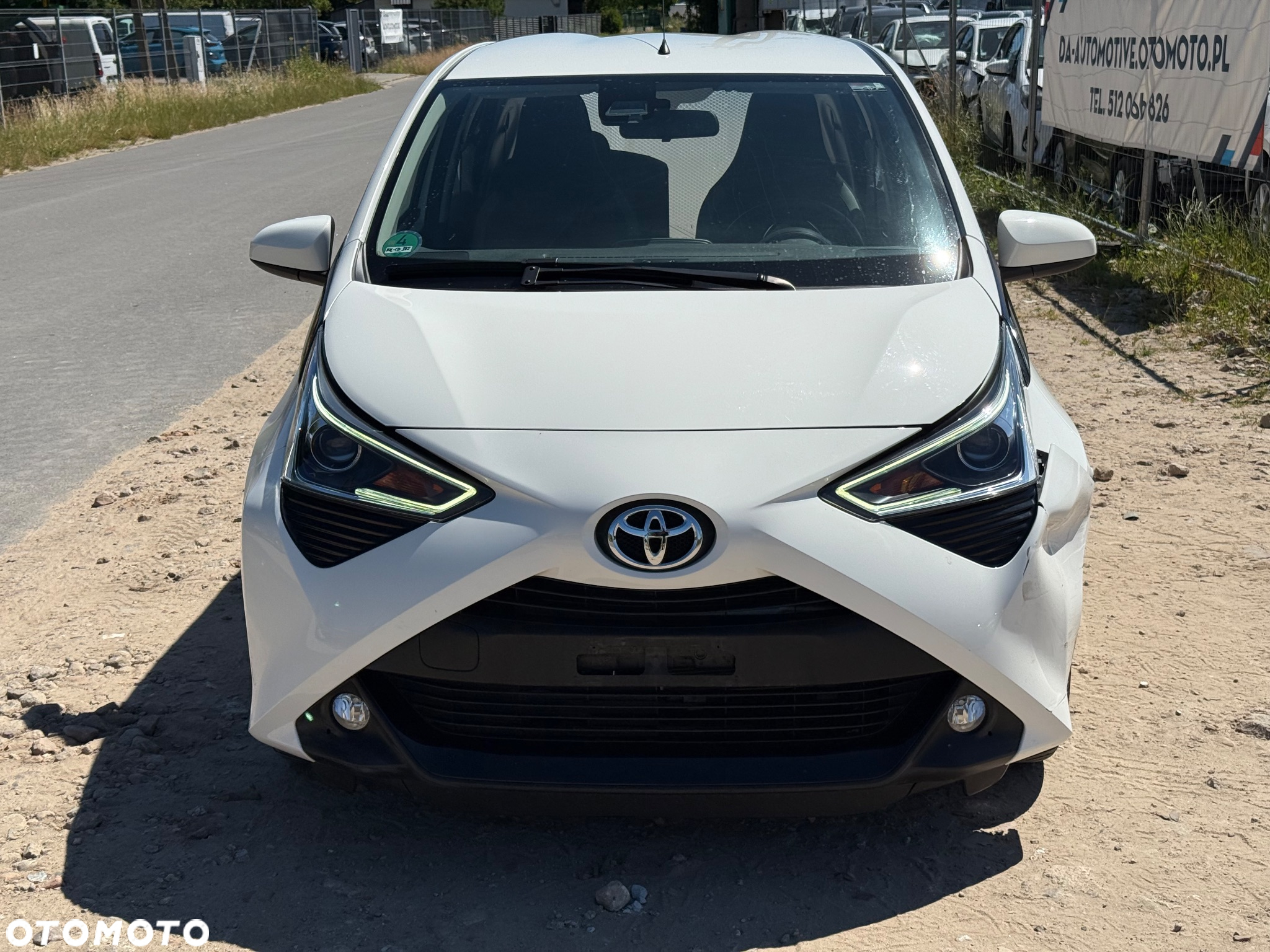 Toyota Aygo x.shift x-play connect - 2