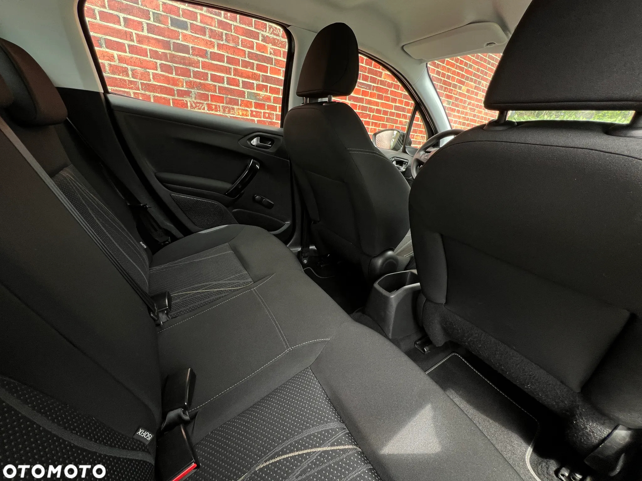 Peugeot 208 - 18
