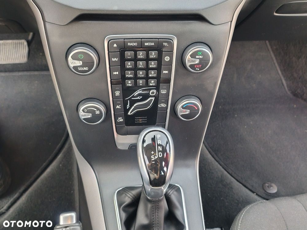 Volvo V40 Cross Country - 19