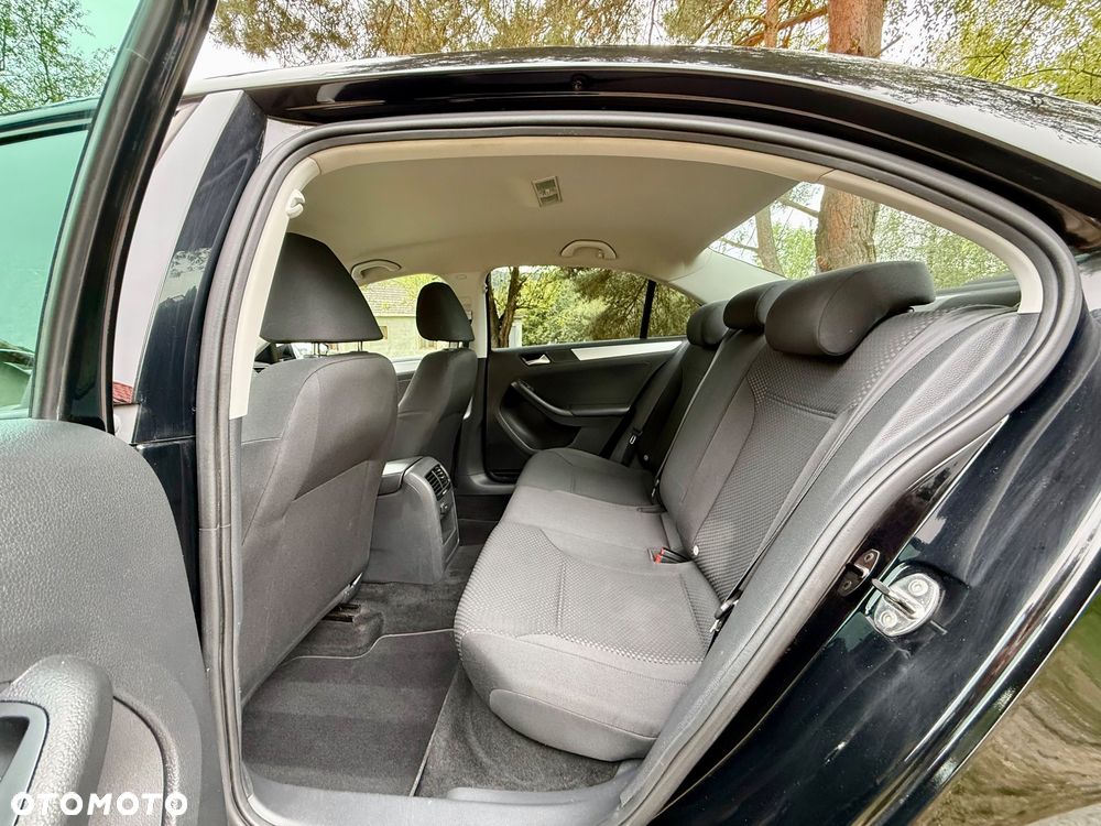 Volkswagen Jetta 1.6 TDI Comfortline - 23