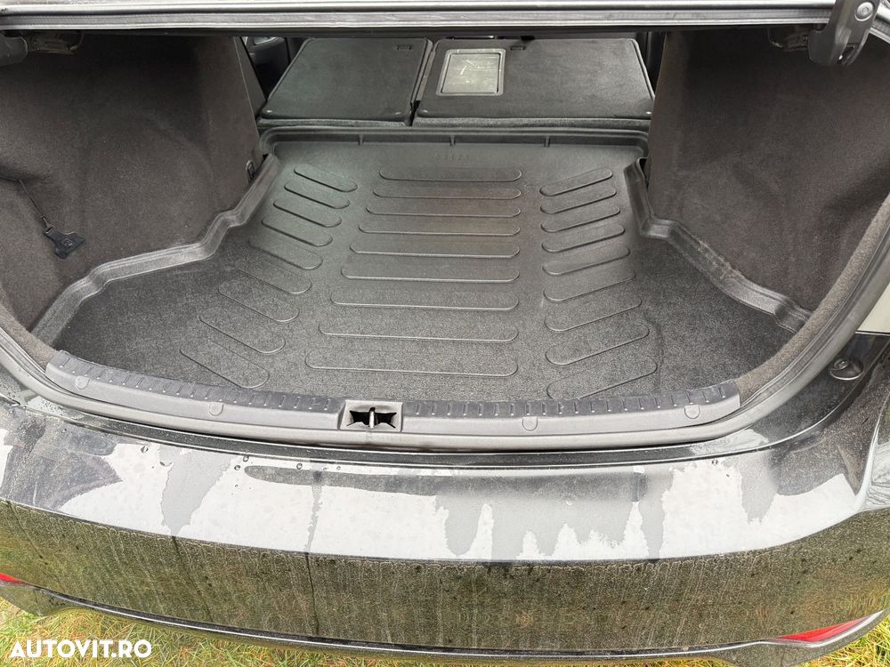 Toyota Avensis 1.8 Multidrive S Edition (2014) - 4